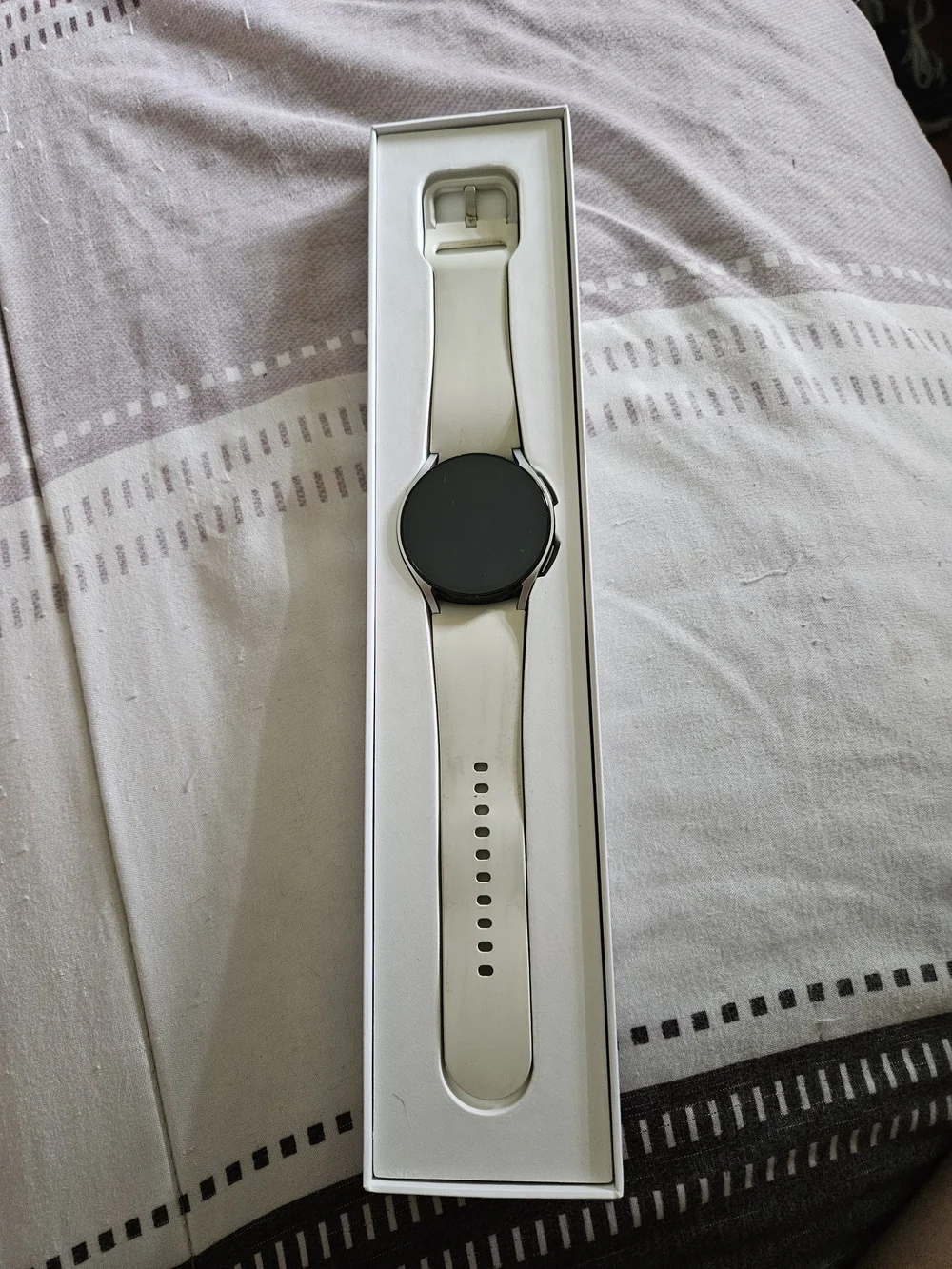 Samsung White Silicone Smartwatch with Round AMOLED Display